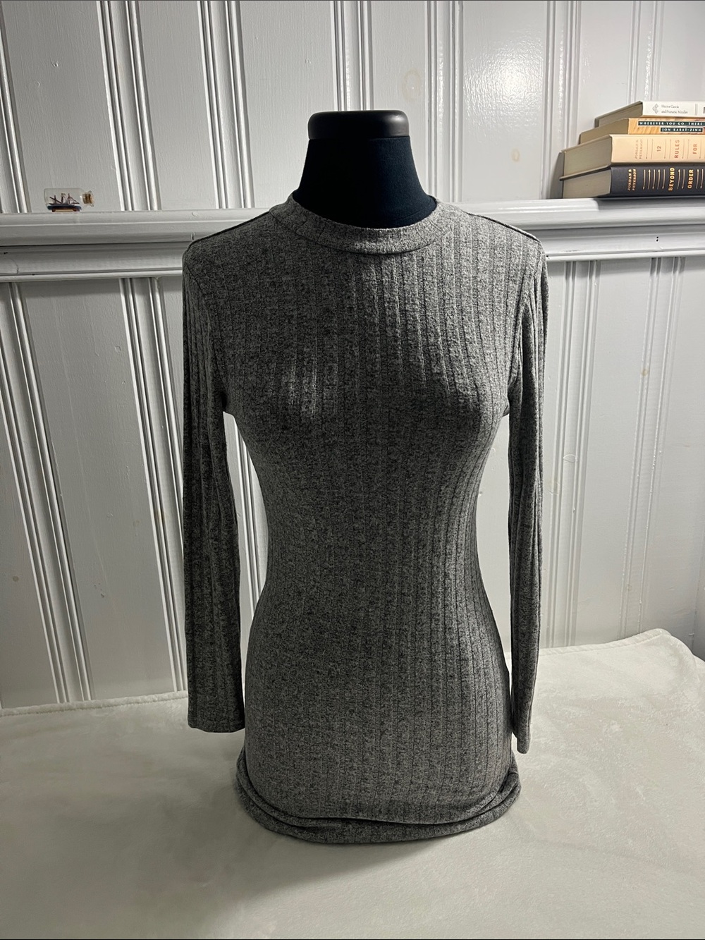 Grey Ribbed Long-Sleeve Women's Top